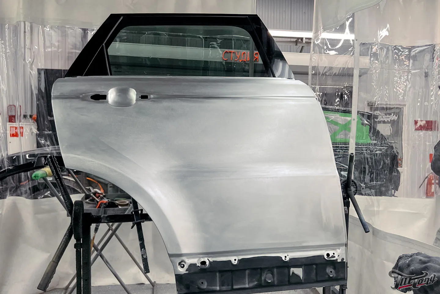 Кузовной ремонт и частичная покраска Range Rover с подбором цвета для наших партнеров